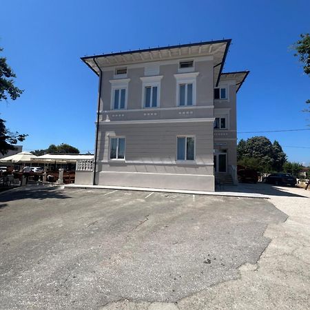 San Valentino Hotel Basanija Exterior photo